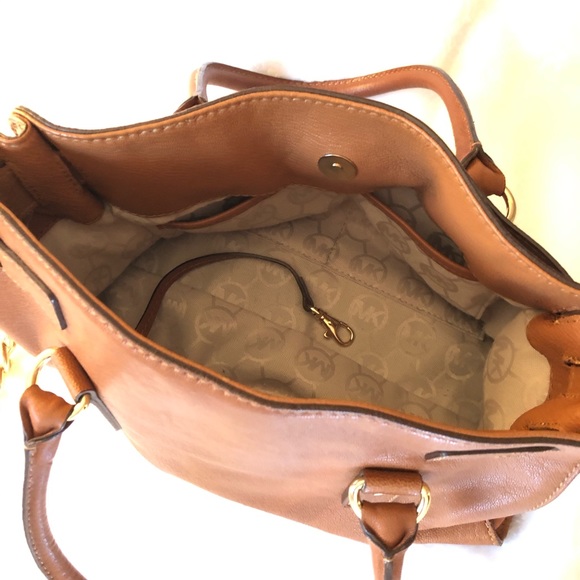 Michael Kors Authentic Handbag - Picture 7 of 7